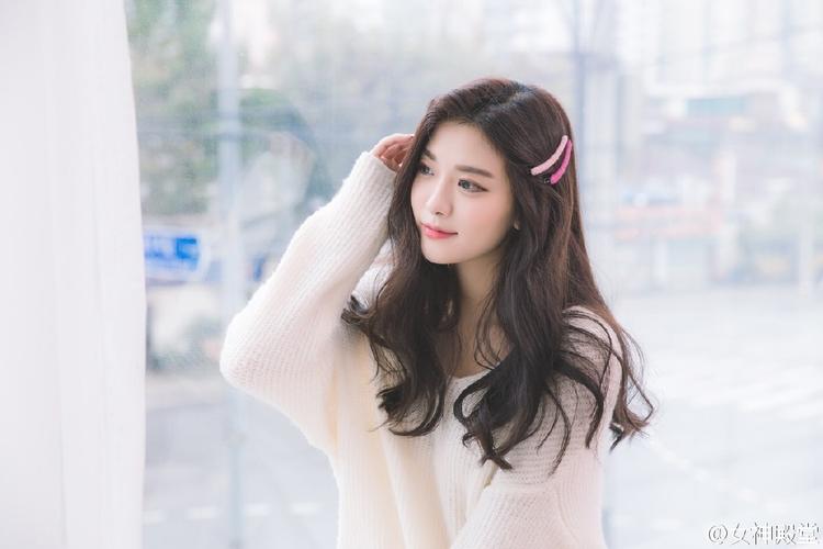 “峰·彩”珠峰摄影展亮相上海 60幅作品礼赞西藏自治区成立60周年